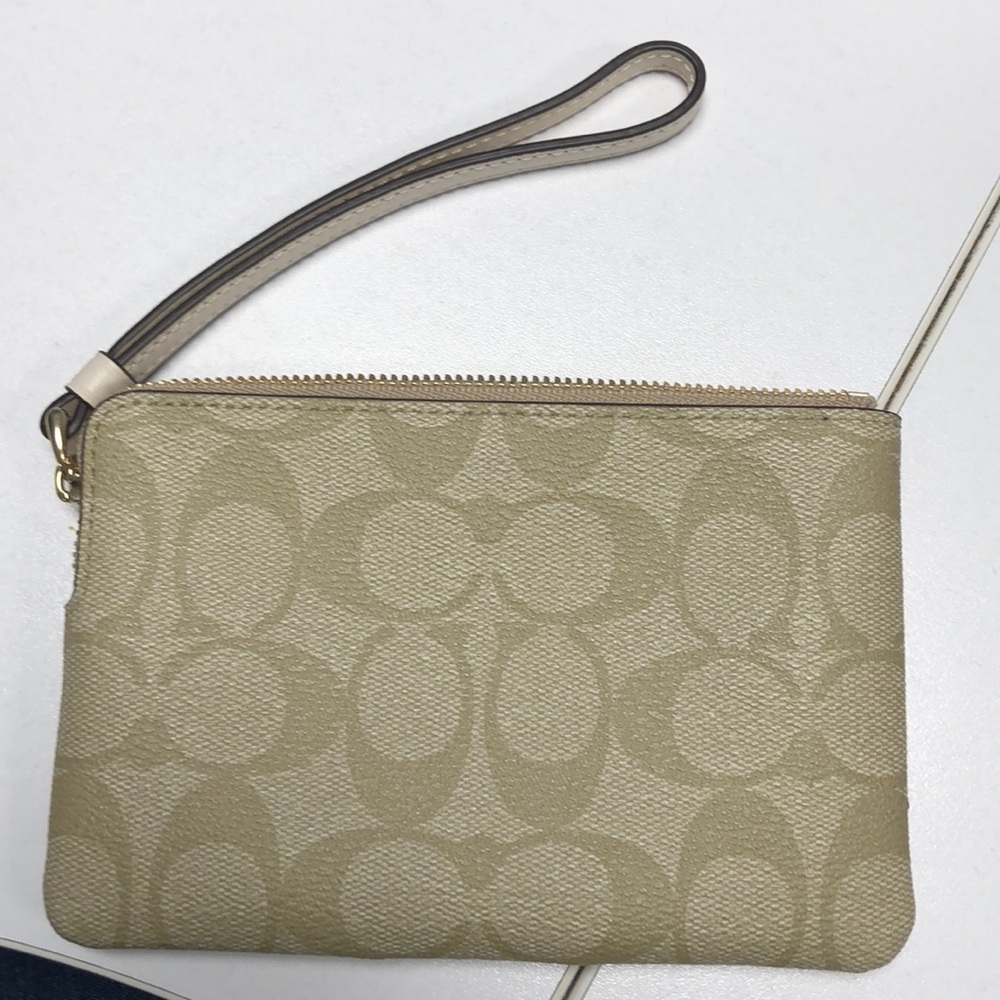 Authentic Coach Wallet - Picture 4 of 4